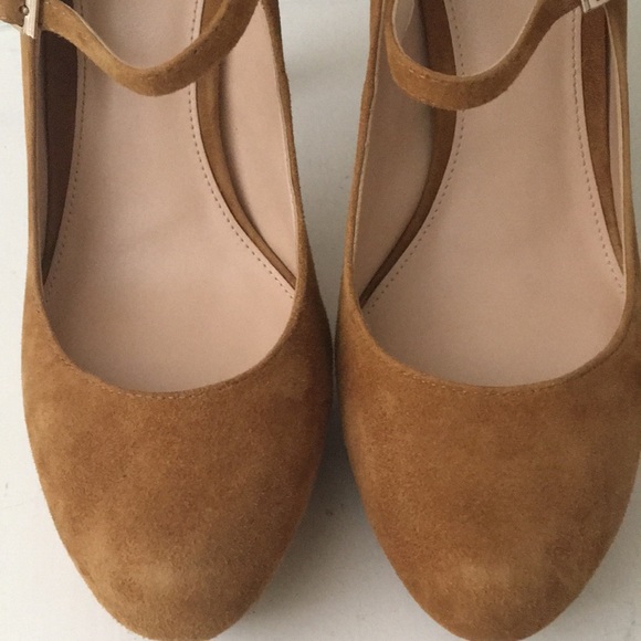 Vince Camuto "Joshlynn" Suede Mary Jane tan Pumps - Picture 9 of 17